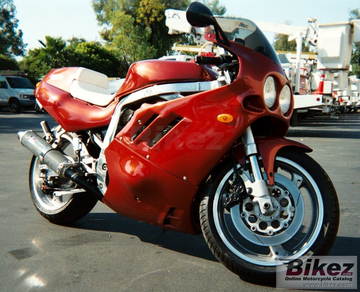 Big Robert gsx-r 750 r picture and wallpaper from Bikez.com